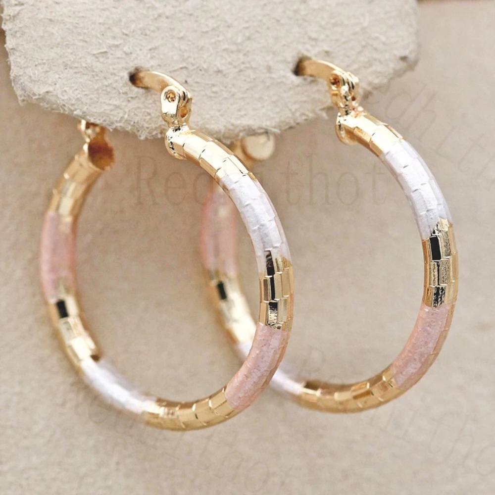 NEW 18k gold plated three tone hoop earrings - Picture 6 of 8